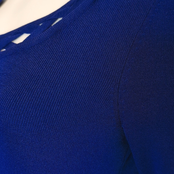 Cable & Gauge Blue 3/4 Sleeve CrissCross Scoop Neckline Viscose/Nylon Knit EUC - Picture 4 of 12